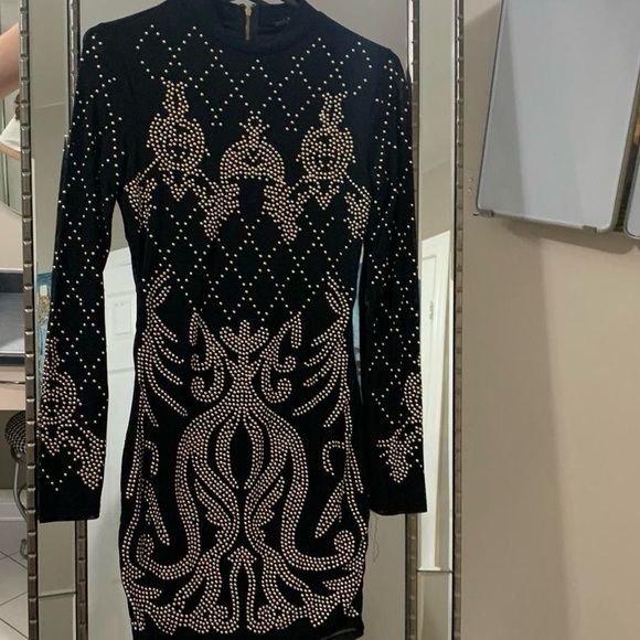 Gorgeous short dress 🖤💛 - Picture 1 of 3